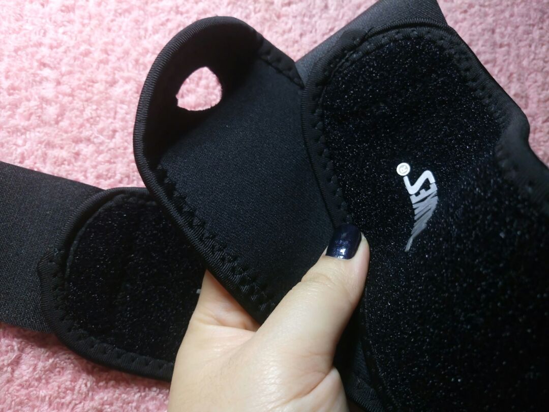 đeo thoải mái
cuốn tạ hay bên tay không làm đau lòng bàn tay
tuy nhiên tại vì không có các lỗ nhỏ thông hơi (loại găng mình mua trước đây có lỗ thông hơi) nên đeo lâu hơi nực bàn tay xíu. nhưng không thành vấn đề ?