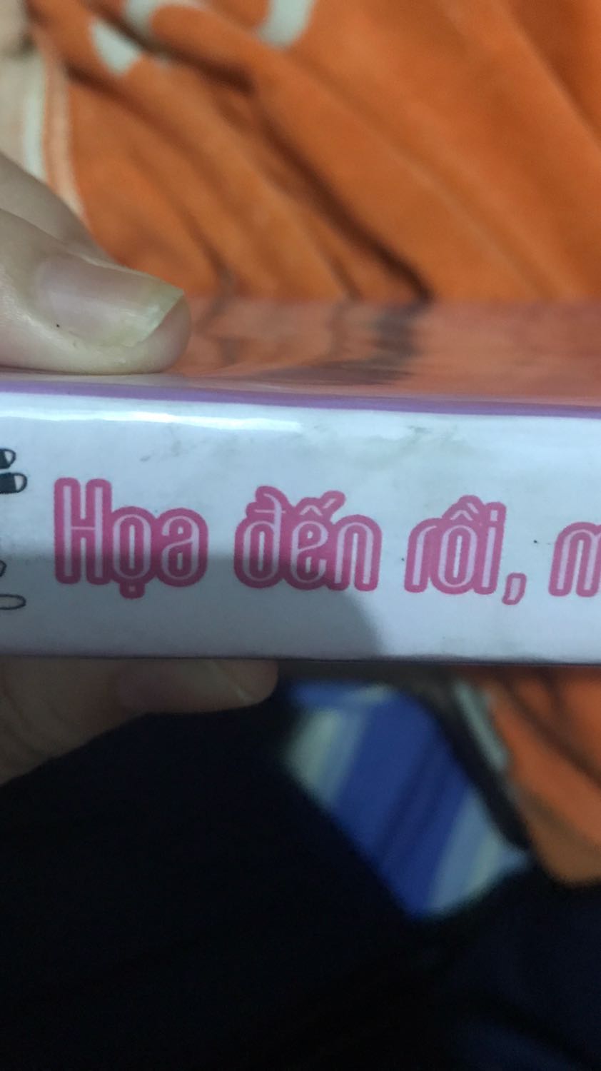 Sách nhìn quá cũ giống như hàng tồn kho vậy á 😠