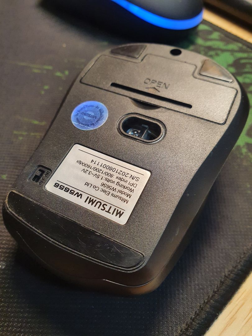 mua chuột mới mà giao hàng ĐÃ QUA SỬ DỤNG xước xát, khay đựng phin đã có dấu hiệu rỉ sét, quá thất vọng với shop này