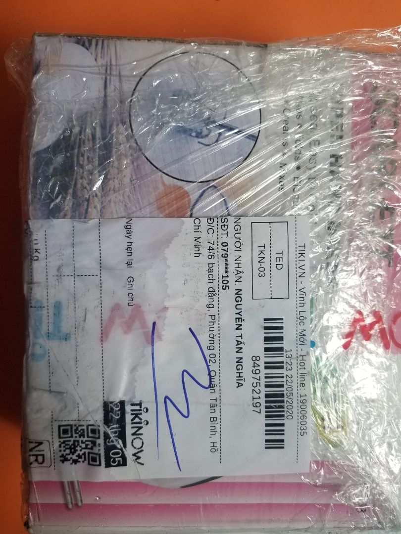 rất trân trọng cách làm việc của những anh Shipper Tiki
trưa nay trời mưa rất lớn nhưng anh Shipper vẫn giao sớm hơn 30p
anh ướt mèm mình kêu nghỉ đi rồi giao tiếp nhưng ảnh kêu còn nhiều đơn phải giao đúng hẹn làm mình rất cảm động
về sp thì giống hình chính hãng scarlett 
mình đánh trứng thấy ok khá êm
giá vậy thì good rồi
thanks Tiki