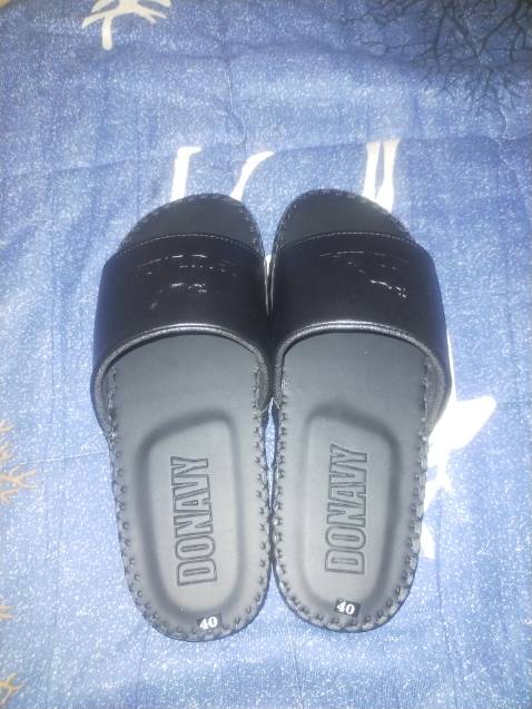 Sản phẩm đúng như hình đẹp từng đường may mang rất êm chân 😊 chúc shop mua may bán đắt shop nhé