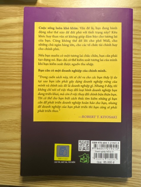 Sách viết ngôn ngữ dễ hiểu, thực tế và hiện đại. Rất thiết thực với những ai đang muốn tìm hiểu về KD hệ thống tại Việt Nam!
