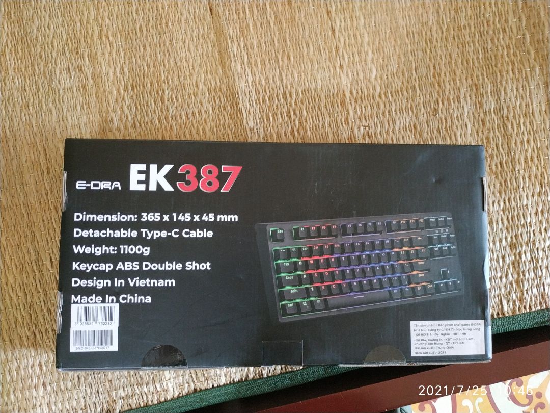 Bàn phím cầm chắc chắn chứ ko ọp ẹp. Dàn đèn Led nhảy nhót khá vui nhộn, phím nảy và khá nhậy. Mình thích nhất là có cái miếng nhựa để đậy bàn phím lại sau khi làm việc, cảm giác nó có trách nhiệm bao nhiêu. Giá cả phù hợp với các bạn sinh viên, kinh phí có hạn.