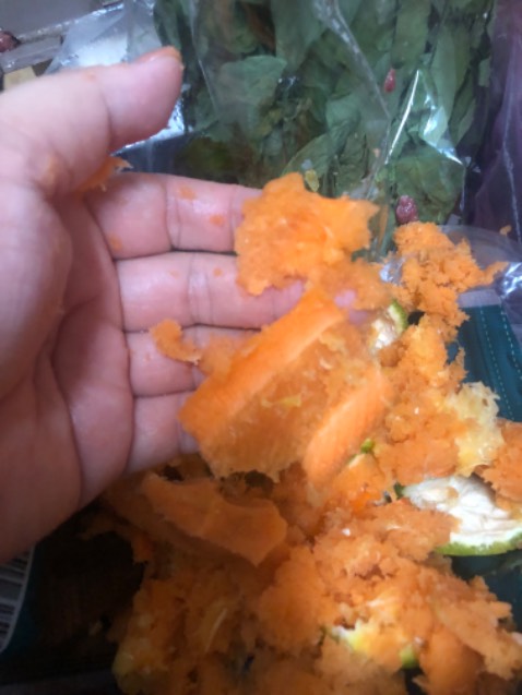 Sản phẩm không vắt hết nước và còn không xay hết được cà rốt . Hơi tiếc. Nên cân nhấc kỹ khi mu