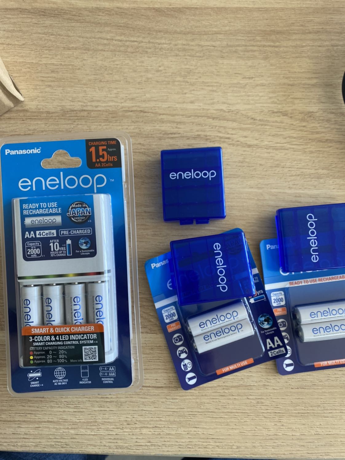 Pin chính hãng, giao hàng nhanh
Shop xuất hóa đơn chậm, Tiki làm việc cứng nhắc, sau 10 ngày điện hỏi hóa đơn thì bảo đợi 30 ngày, mà ko phản ánh với cửa hàng bán, đợi 30 ngày dài cổ gọi lại mới xử lý. 
Ai mua hàng cty nên cân nhắc.