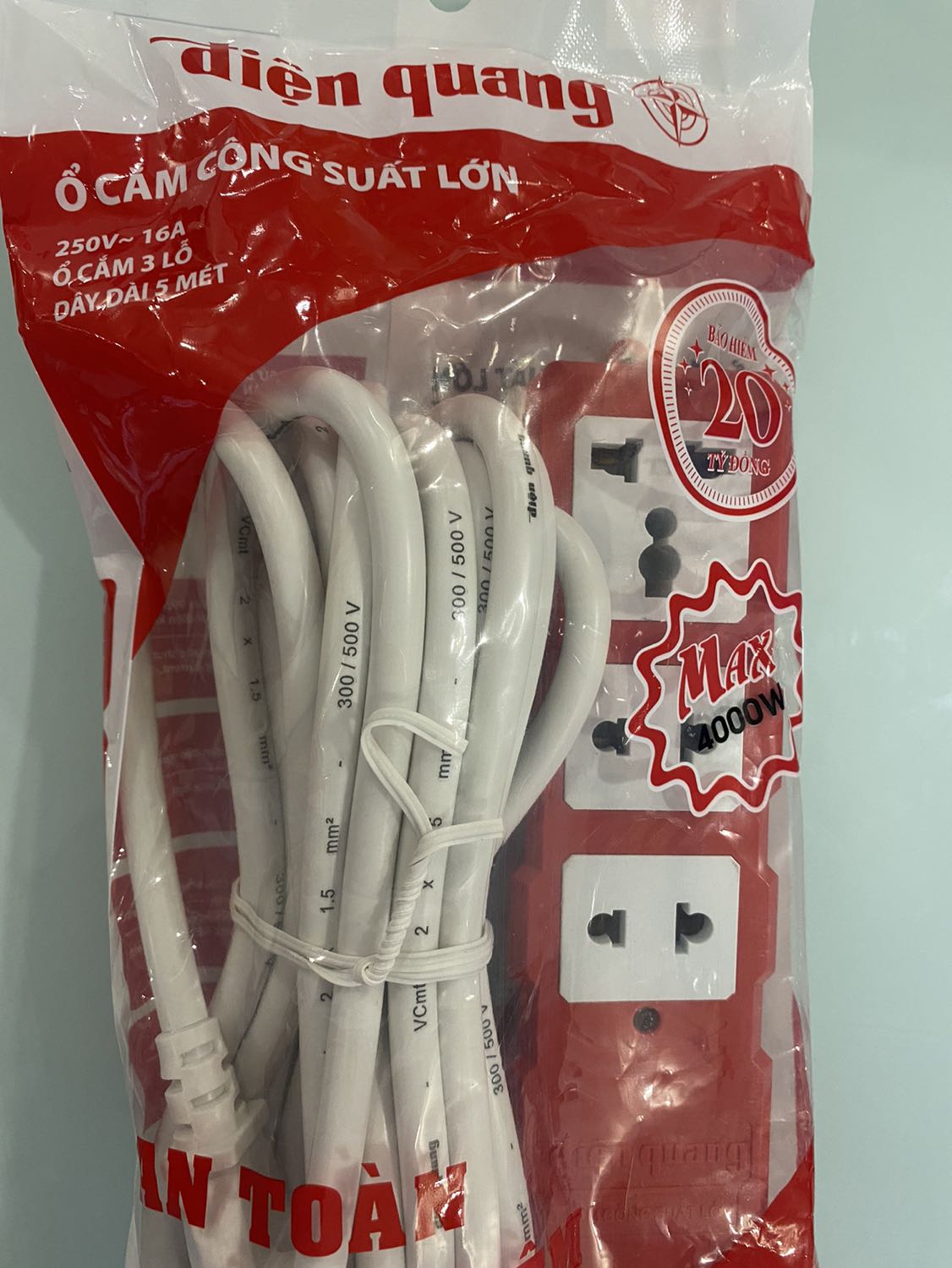 Hi shop! sản phẩm này giao hàng nhầm, không đúng như đã đặt: đặt màu đỏ đen dây 10 mét, nhưng giao nhầm đỏ trắng dây 5 mét. Chờ shop giải quyết!