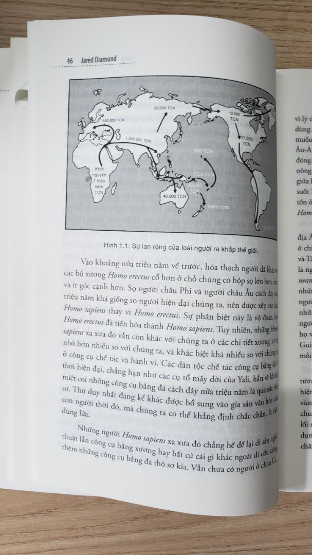 Sách hay. Nội dung phong phú. Văn phong đặc sắc, mang đầy tính thời sự. Nói chung là một trong những quyển sách đáng để gối đầu giường.