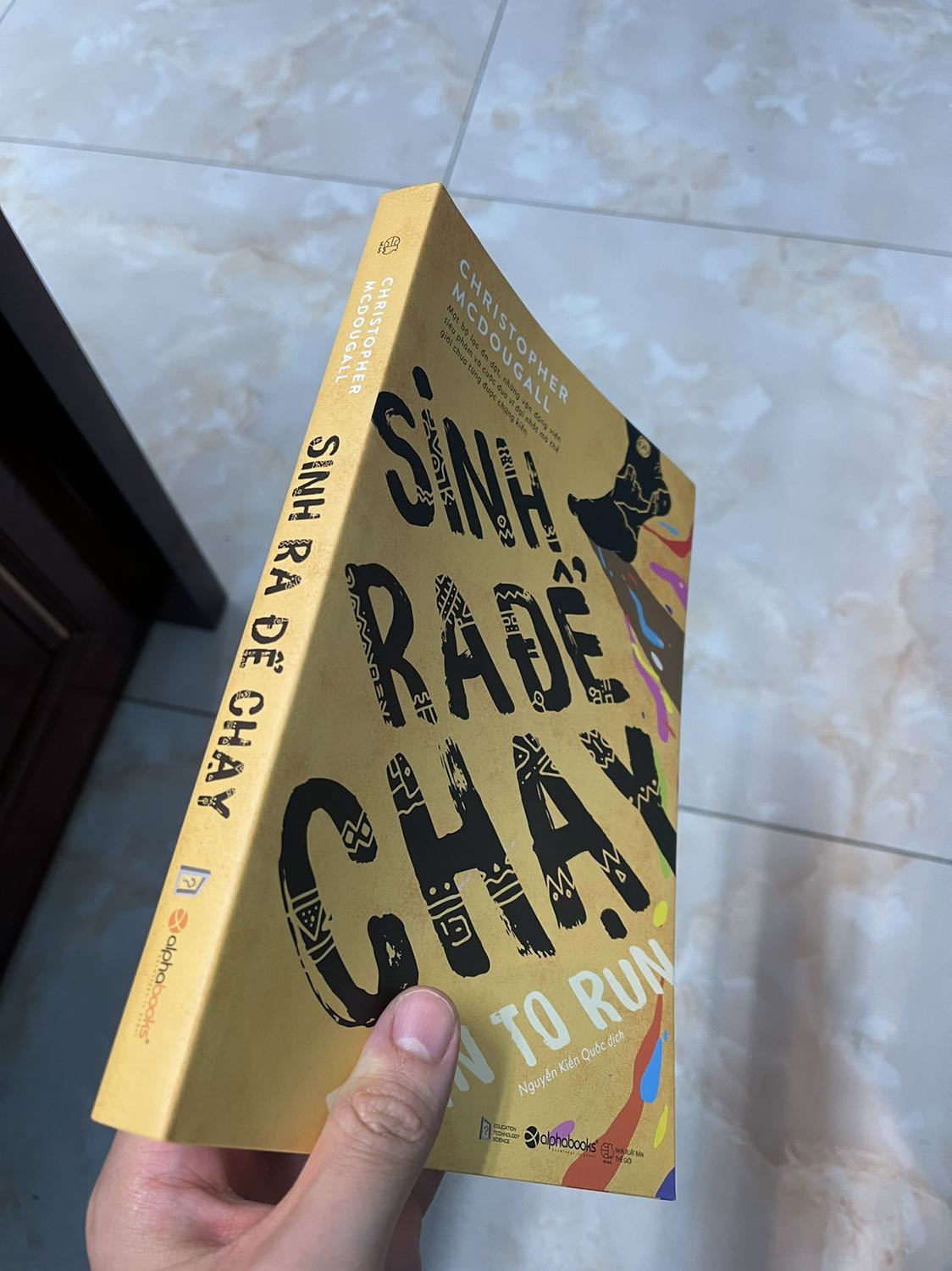 Tiki ship hàng rất nhanh. Sách được bọc nilông cẩn thận nên bảo đảm được hình thức, không ố bẩn hay sứt sẹo khi nhận hàng. Chất lượng giấy rất tốt.