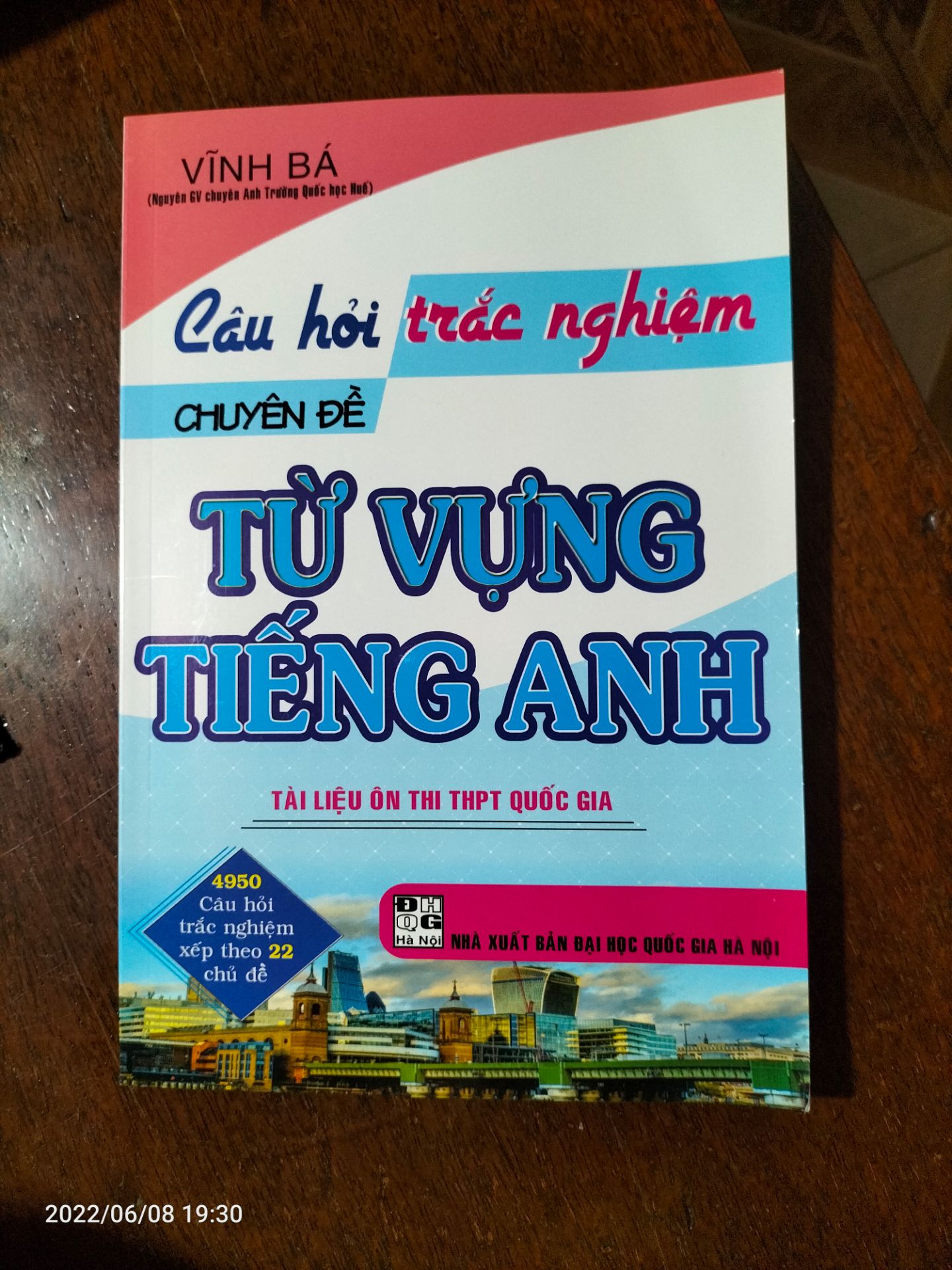 Sách giao nhanh, shipper thân thiện. Nội dung khá hay. Mình mua để rèn kĩ năng anh văn. Giấy in mỏng. Mình mua dịp sale nên có 47k. Nói chung thích ý lắm