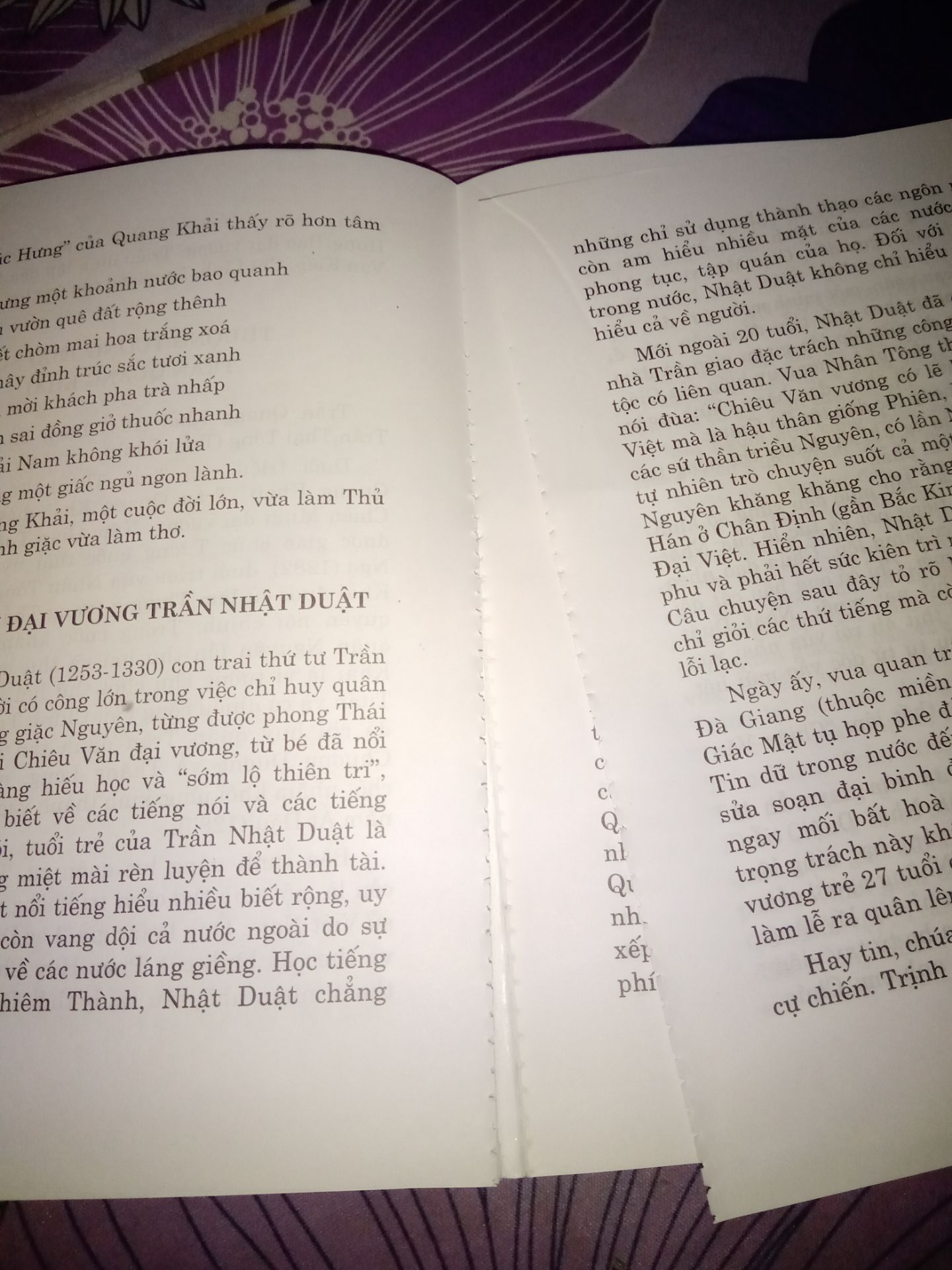 tiki giáo hàng nhanh.  Đây là quyển mình đọc cuối cùng nhưng mới xem được 1 ngày sách bị rách rời trang.