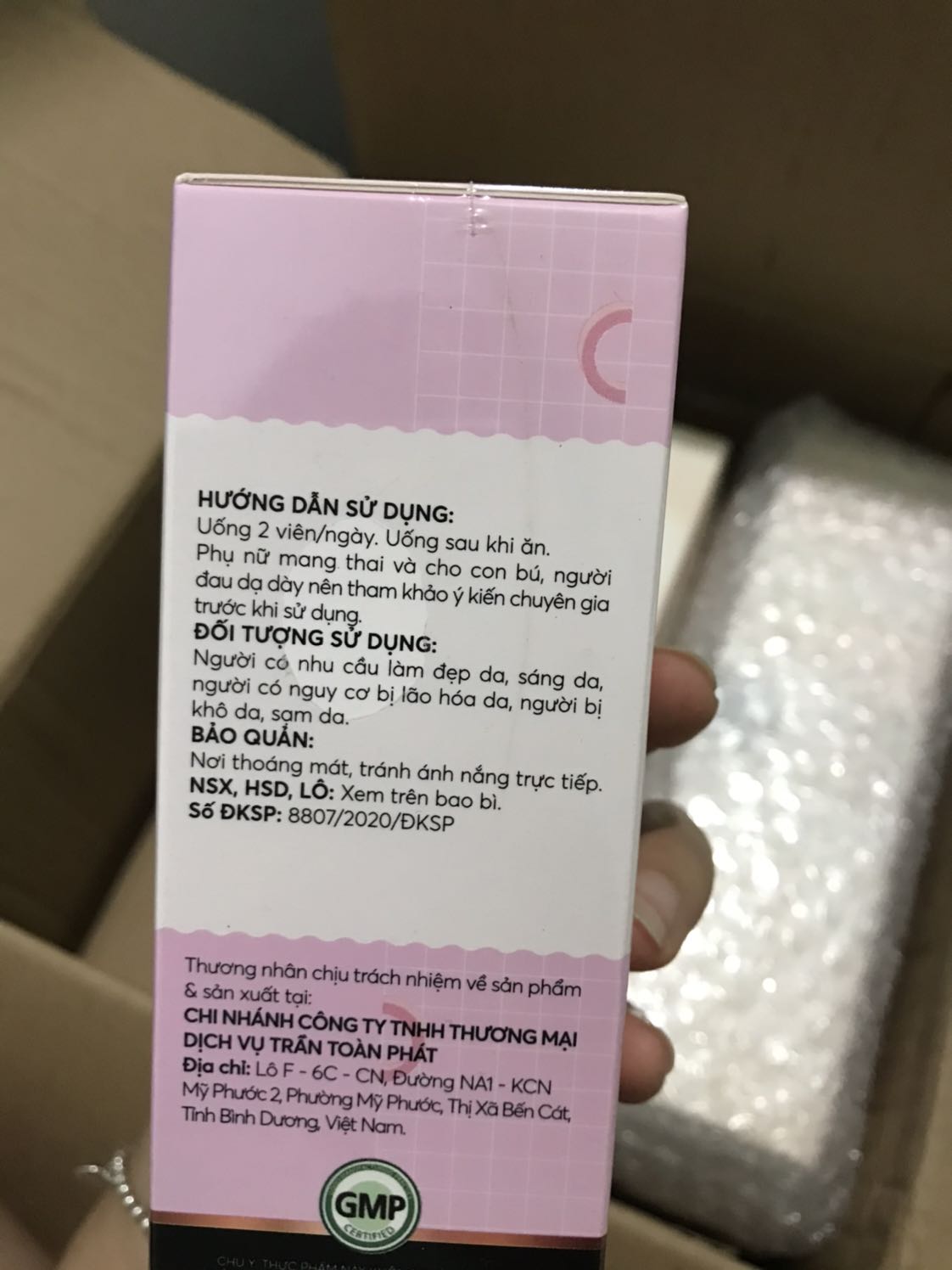 Chưa uống nên chưa biết, đợi 1 tháng sau quay lại phản hồi. Shop đóng gói cẫn thận nhưng sản phẩm bao bì gương bao quanh sp hơi thô, nhìn giống giả nhưng mk đã check mã vạch thử và thấy đúng mã vạch.
Shop trả lời nhiệt tình