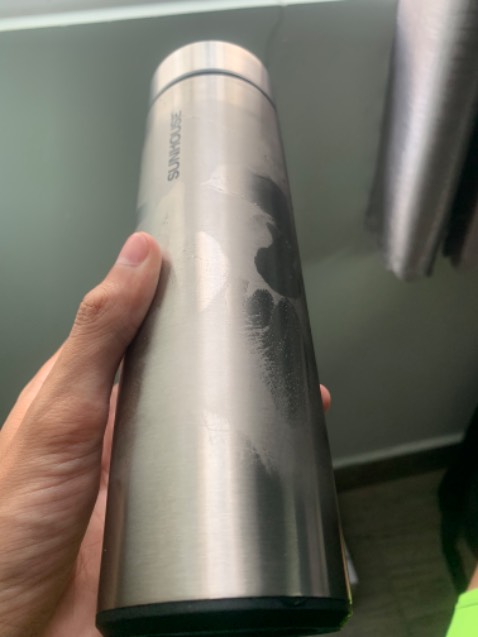 Sản phẩm này khả năng giữ nhiệt kém, đặc biệt là khi đựng nước lạnh, hơi ẩm lạnh thoát ra vỏ bình nhiều. Sản phẩm được nhất ở thiết kế đẹp. Còn lại chất lượng thì không ổn lắm. Chắc mình sẽ dùng để đựng nước thông thường thôi.