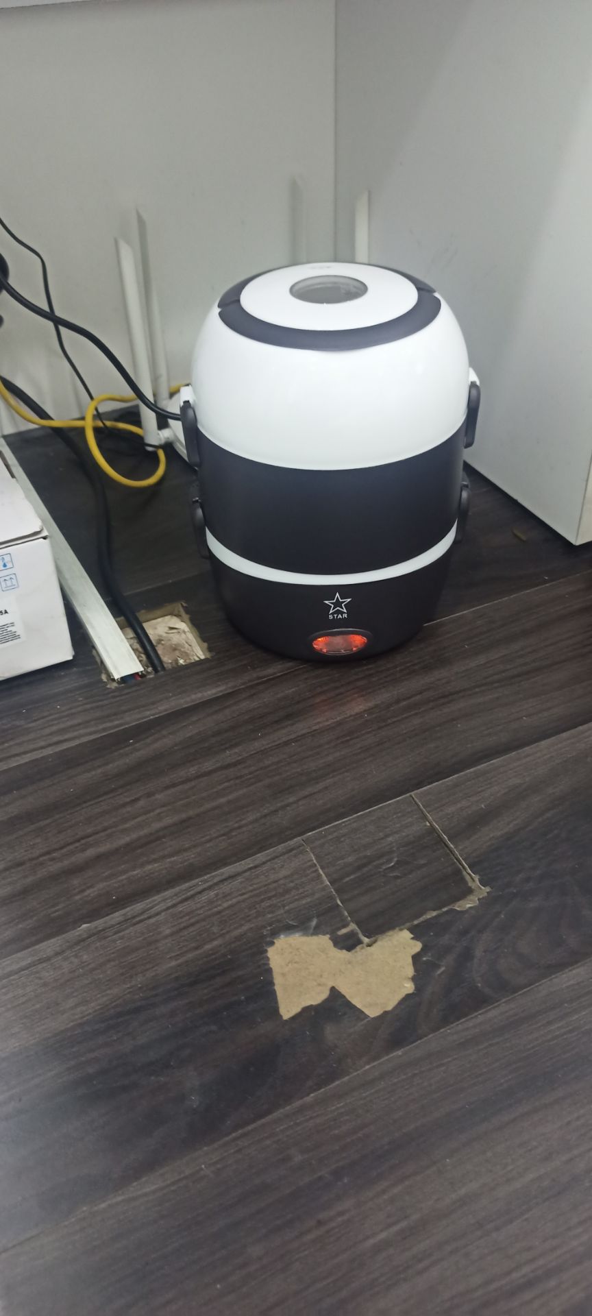 cảm ơn shop giao hàng siêu nhanh, nồi hấp rất OK nhanh nóng, đẹp , nhưng hơi nhỏ mấy bạn làm chung với mình mua mấy ngăn đựng đồ ăn to và cao hơn. Sẽ tiếp tục ủng hộ shop