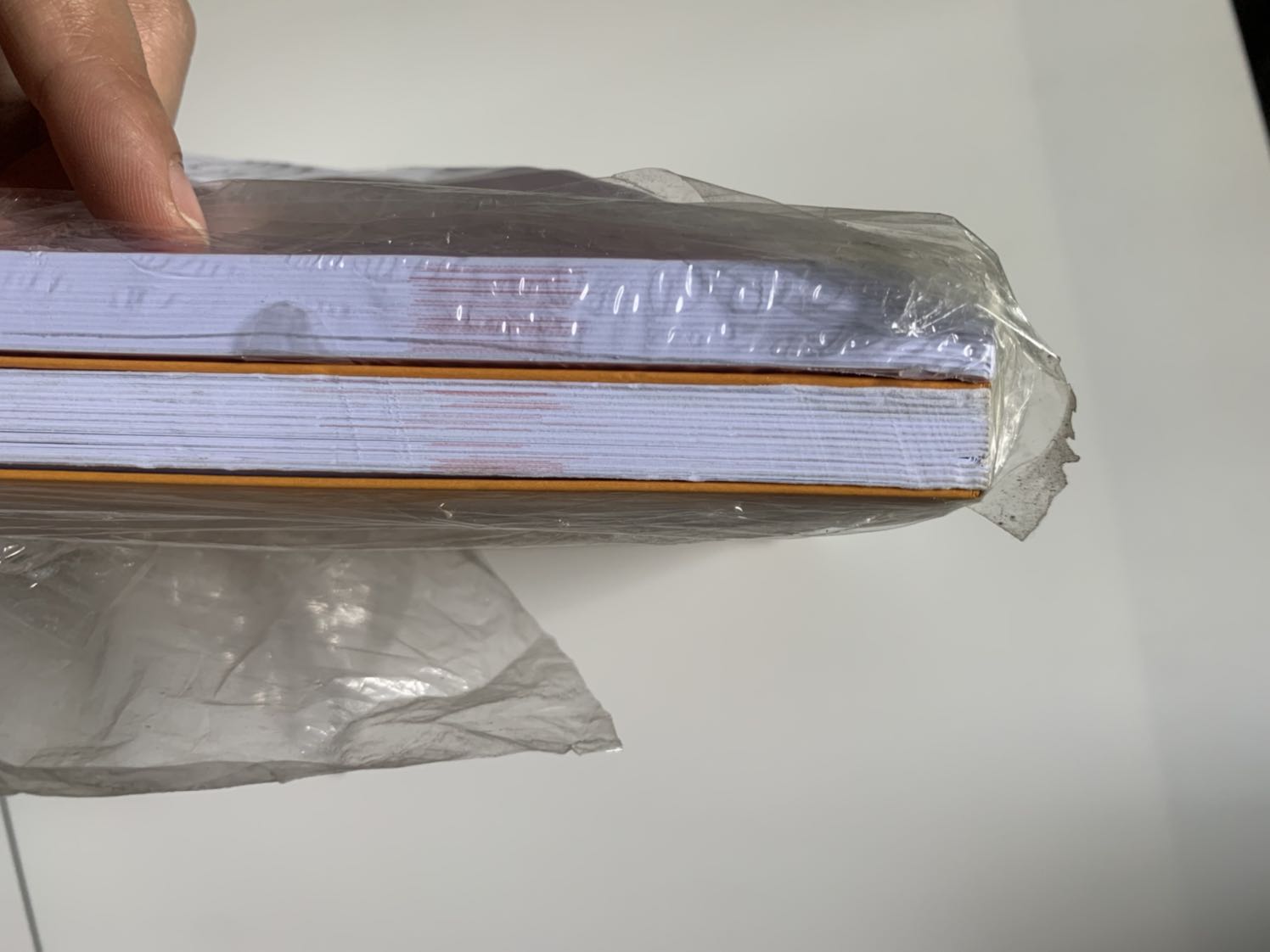 Cực kỳ thất vọng! Và yêu cầu đổi trả.
Tiki xem xét lại người bán. 

- mua sách mới lại gửi sách cũ đã đọc rồi.
Một cuốn mới, còn một cuốn đã bị gỡ bao bọc, tem nhà xuất bản sách bẩn, gáy sách hư hỏng nhiều, gãy gập, nhăn, có trang bị nhàu bẩn. 
- đóng gói cẩu thả, sơ xài, gáy sách bị uốn cong và bẩn, chỉ quấn mỗi một lớp chống bụi.
Đề nghị nhận phản hồi sớm từ nhà cung cấp hàng, đổi trả cho hợp lý! Thái độ phục vụ quá kém.