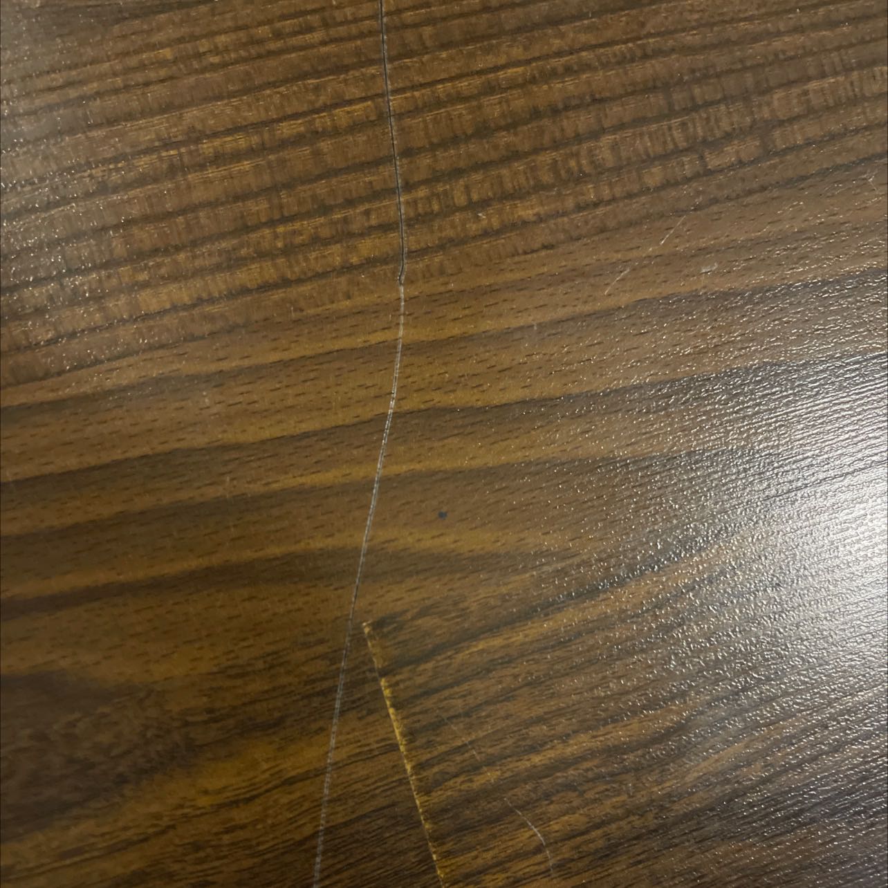 Gần như ko hiệu quả với vết xước trên sàn gỗ nhà mình. Dù đã cố làm vài lần