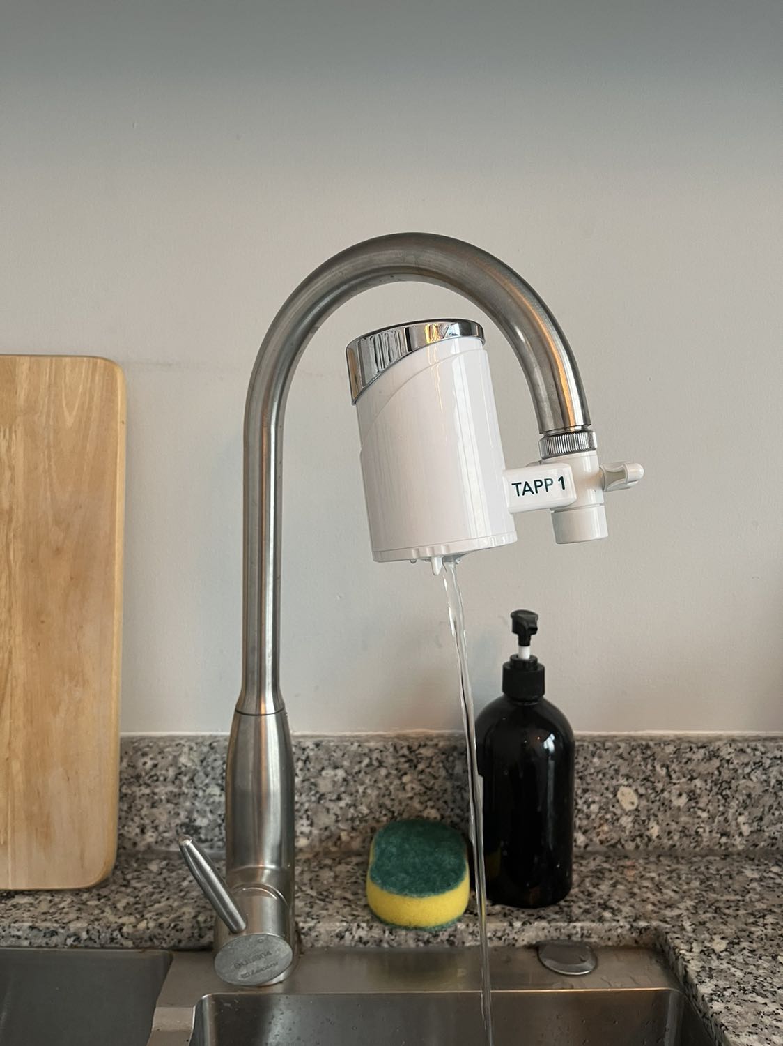 Works perfectly. I was concerned because the water pressure is low in my apartment. But the filter works extremely well. The installation was easy, took 2 minutes.