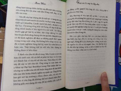 Lỗi font siêu ít😍ko bt phải do người dịch hay là người viết nữa, kì này mình đọc trơn tru hơn là cuốn ám ảnh từ kiếp trc. Bài học xen kẽ những câu chuyện, cho nên điều này thu hút đến nỗi mình đọc chỉ trong vòng 1 tuần haha. Mong là sẽ xuất bản thêm những cuốn khác của Brian