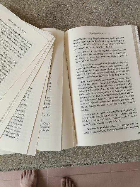 Sách mới mua đọc được vài lần mà bị bung nhiều tờ qua