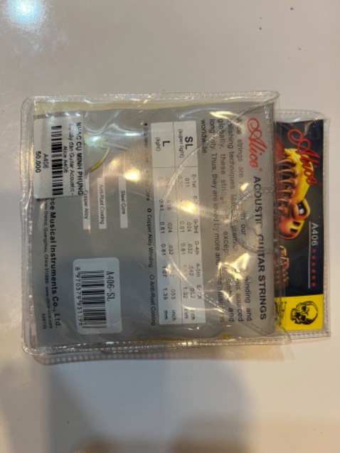 Mua ở shop KZM KURTZMAN OFFICIAL STORE để an tâm hàng chính hãng mn nha. Giá rẻ quá rẻ mà an tâm là hàng chính hãng.
Sản phẩm có tem check chính hãng của hãng, chốt dây có chữ Alice rất đẹp.
5 sao cho shop và Tiki 🌟🌟🌟🌟🌟.