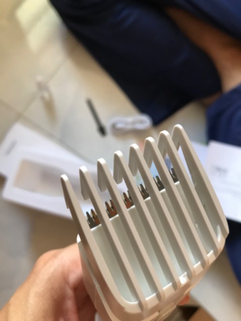 Vừa mua về hớt tóc liền, máy ok chạy êm và còn có nhiều cấp nật khác nhau để hớt dài ngắn tuỳ mình nữa. Gút!