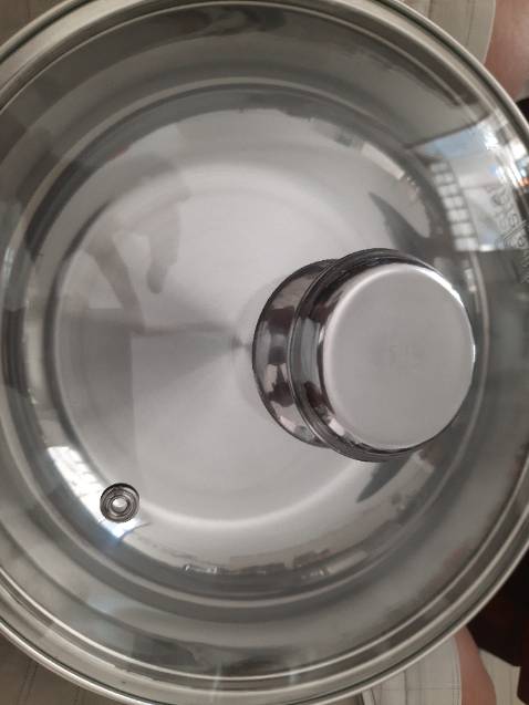 Sản phẩm bị móp mà vẫn giao cho khách hàng, ko biết shop có kiểm tra trước khi giao cho khách ko, ko hài lòng chút nào