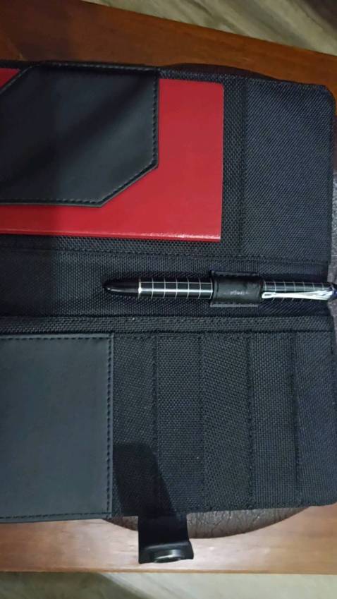 Mua cái ví mà cảm giá như đập hộp điện thoại ấy, shop gói đẹp mà cưng quá, cầm cái vi thấy đáng đồng tiền bát gạo. Mình mua nhiều lần rồi shop còn chủ động nt tặng mã giảm giá, cưng quá cưng. cho 10 sao.