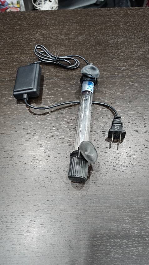 Đèn không cháy, gậy lau thì bị gẫy. Mua 3 món mà hết 2 món không sử dụng được.