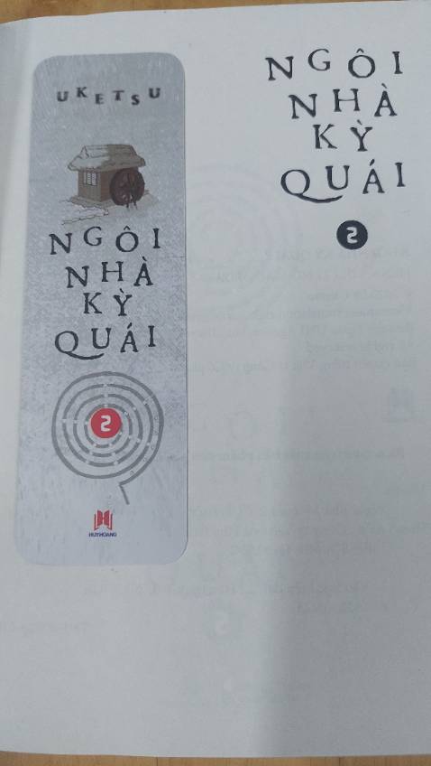 “Ngôi nhà kỳ quái 2” không còn yếu tố mới lạ về cách viết, trình bày và cả nội dung. Không hẳn là một tác phẩm văn học, có thể coi đây là các bải viết đơn lẻ thuần túy mô tả các án mạng hay sự việc kì bí chưa có lời giải. Việc kết nối các câu chuyện này chỉ nhờ suy diễn một cách khiên cưỡng và nhiều chỗ phi logic không thuyết phục được nhiều độc giả.
Một lần nữa  tôi cho rằng nó chỉ phù hợp cho giải trí thuần túy, trong các môi trường truyền thông mới mẻ.