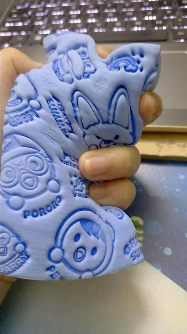 bông mút cực kì mềm nhé mng . mng làm da ẩm v bở ra rồi lấy mút này kì nhé ra nhiều ghét lắm đúng như review luôn . nên muaaaaa!! tuy giao nhầm màu nma giao đủ là oke rồi