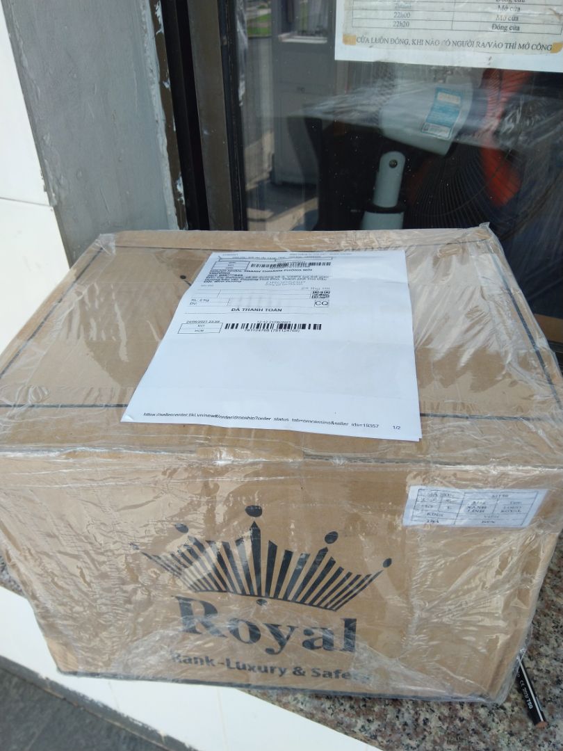 Nhìn đẹp, nhẹ nhàng. Vì mới dùng nên cũng chưa biết sẽ như thế nào. Loại lúc trước dùng là M139 xanh mực thì tốt, mấy năm mà không phai màu, mà bị té xe, có va chạm rồi với lại trầy kính hết trơn nên phải mua nón mới. Lần này mua xanh rêu, thấy mấy hãng khác xuống màu xấu hoắc, mình chưa biết màu của Royal có ổn không.