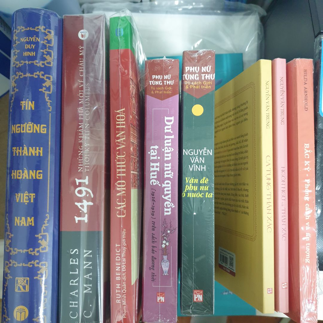Sách mới, đẹp, đóng gói cẩn thận. Giao hàng nhanh chóng. Nội dung hay, giá hơi cao nên phải chờ mãi giảm giá sâu mới hạ $ mua. Bộ này theo từ đầu nên không thể thiếu.