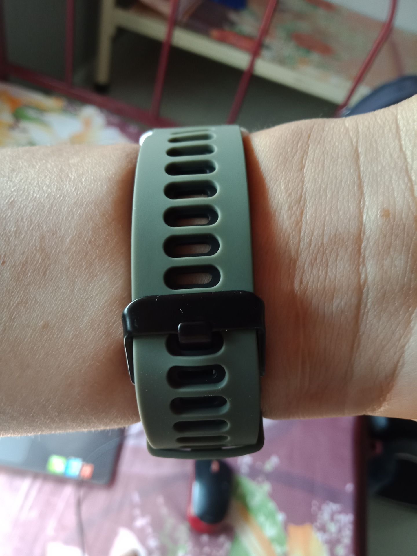 Dây đeo mềm, dẻo, có 2 vòng cố định chắc chắn.