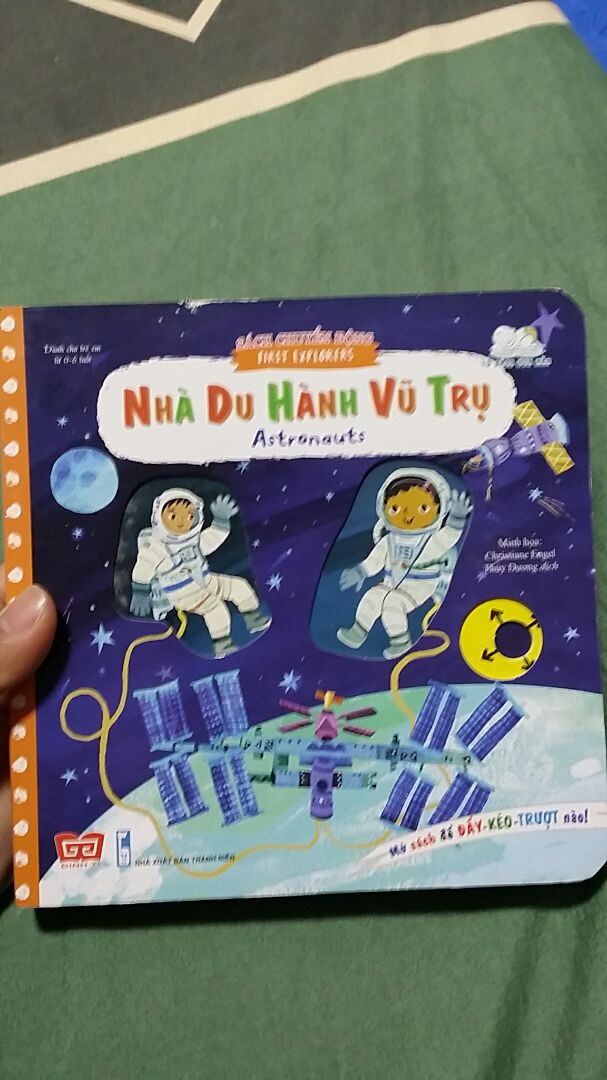 sách tương tác cực mạnh kết hợp với chủ đề mới lạ khiến bé rất thích thú