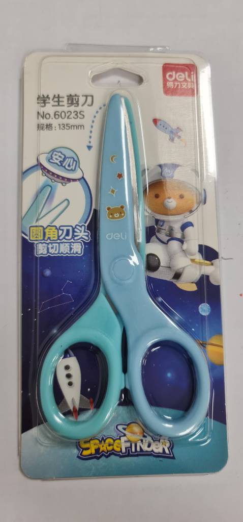 Kéo nhỏ gọn dễ thương, có bọc nhựa an toàn cho trẻ nhỏ sử dụng.