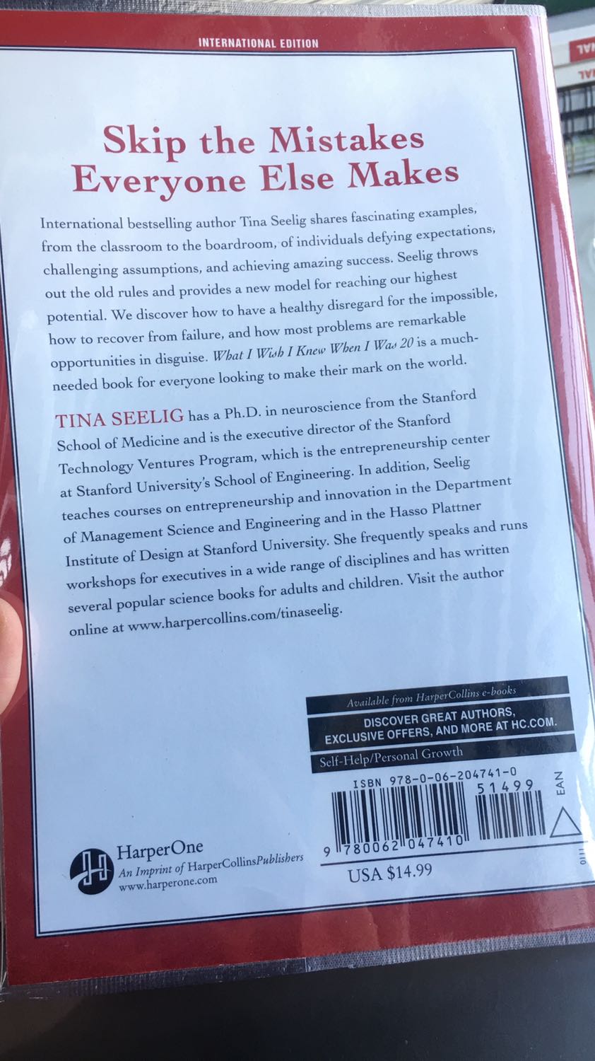 mình đặt giao hàng 2h nên ship rất nhanh và đúng giờ. đặt cả bookcare nữa nên nhìn cẩn thận và đẹp lắm luôn, sách mới, nhẹ tay và nội dung khá ấn tượng.