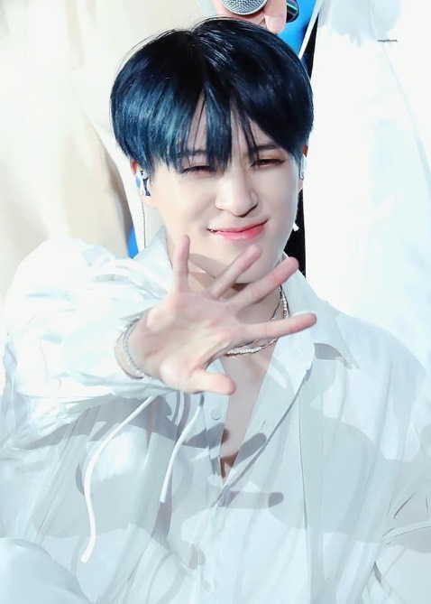 mình đặt hộ bạn chư mình cũng chưa mở nên hong biết bên trong như nào. giao hàng hơi lâu