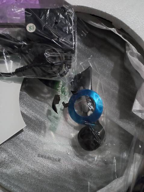 Hàng giao không đúng với người đặt, bị vỡ nắp, yêu cầu người bán xem xét và đổi lại giúp