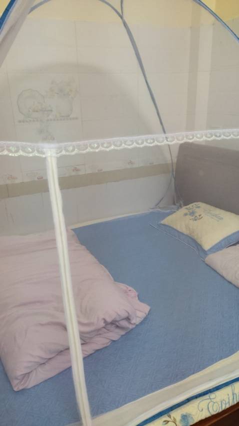 Mùng rộng rãi khoá khéo nhẹ nhàng mà giá cực kì rẻ luôn. Quá hài lòng với sản phẩm. Shop chuẩn bị hàng để giao nhanh lắm luôn
Quá tuyệt vời cho một chiếc màn tự bung mà gọn gàng như vậy. Tuy khâu gập vào có hơi khó khăn nhưng làm theo hướng dẫn đã dễ hơn rất nhiều, nên mua lắm ạ
Lúc mới mua về không biết gấp gọn lại, bây h dùng quen rồi, thì uốn 3 vòng là gấp gọn lại, tiện lợi lắm. đáy rộng rãi phủ kín giường nên không cần phải khoan hay mắc mùng lên tường hay dây thép trong nhà nữa, chỉ cần mở ra là nó dựng lên rất dễ. 

Nhớ ngày xưa mua mùng mất nhiều tiền, giờ tiện lợi thật cho shop 5 sao