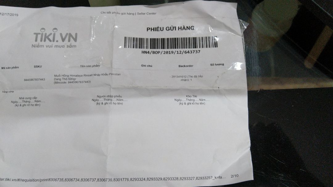 Muối ăn có vị ngọt, không mặn chát như muối bt. Chỉ tiếc là phần đóng gói chỉ có 1 túi là có kèm phiếu giao hàng và trong đó cũng chỉ ghi số lượng 1, còn 1 gói kia bỏ ngoài và không có phiếu giao sp. Không biết như vậy là gói kia ở đâu giao và có đúng sp thật không? nhưng nhìn bao bì bên ngoài thấy cũng giông và mình tin tưởng Tiki nên mình vẫn ok.