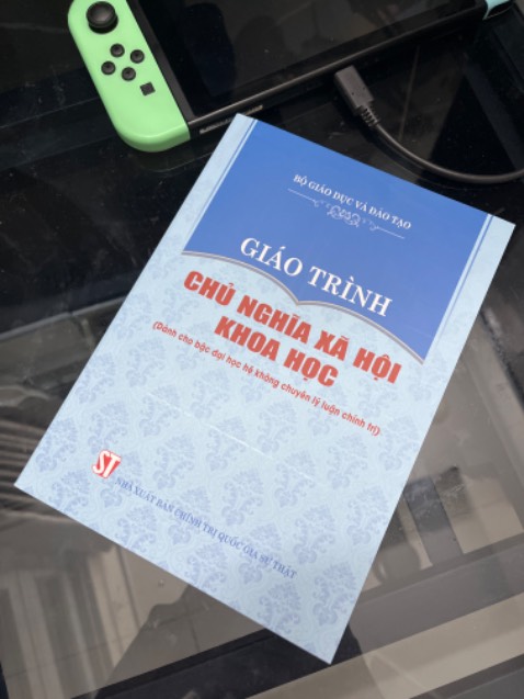 Sách mới chuẩn. Bao bì cẩn thận gọn gàng.