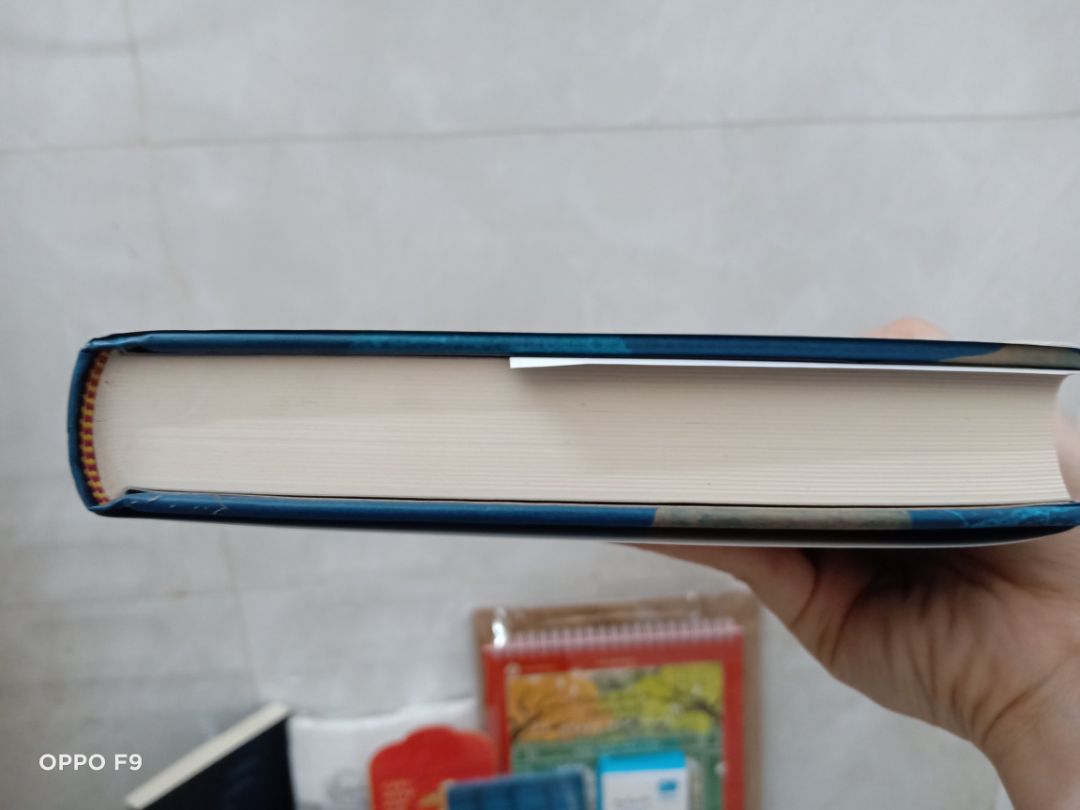 Sách của Nhã Nam rất đẹp, lỗi in thì có thể liên hệ Nhã Nam để đổi được. Quà đầy đủ, sale mạnh. Mình hơi buồn Tiki vì khâu đóng gói rất sơ sài, ko có bọc xung quanh, nên trừ điểm chỗ này. Cuốn này bìa cứng nên mình cũng biết trước sẽ bị lỗi ở gáy sách rồi. Khâu vận chuyển cũng làm mình sốt ruột nữa, ko thấy cập nhật gì kỹ lắm, nhưng đợt này giao đúng hẹn