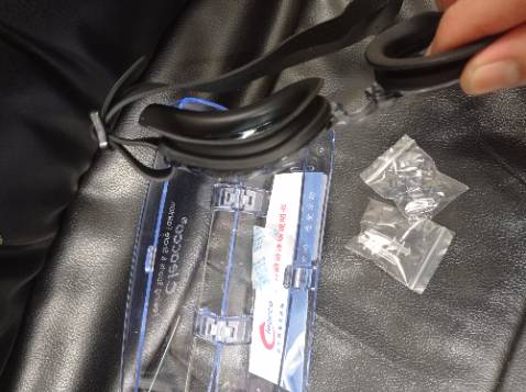 Tiki giao hàng nhanh lắm , shop đóng gói kĩ ! Kính nhìn sịn lắm shop ơi