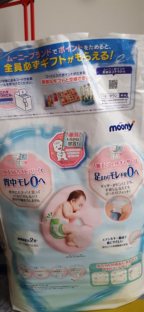 mình mua của *** và tiki thấy 2 mẫu bao bì khác nhau, không biết đâu là hàng chất lượng, hôm nay mình đưa bao bì, khi nào khui sử dụng của tiki thì xem bên trong có khác nhau nữa không, mình gửi sau. 2 hình đầu là của ***, 2 hình sau mua của tiki