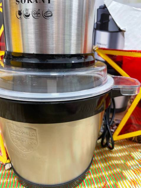 Cối chắc chắn và tổ phù hợp với nhà nào có bếp rộng, máy xay nhanh nhuyễn, bé nhà mình thích thịt trưng mắm tép nên toàn mua thịt về tự xay ở nhà cho yên tâm