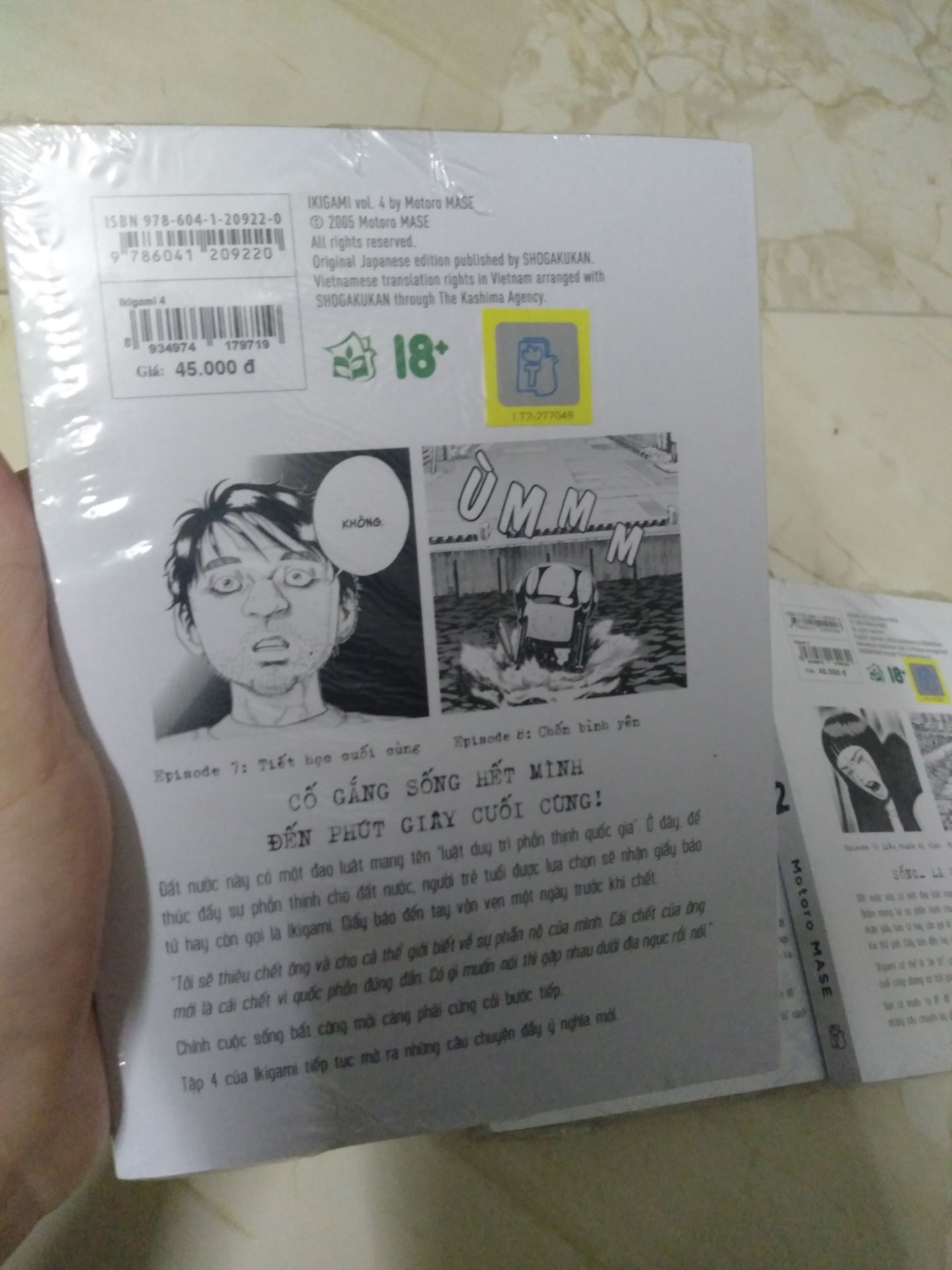 Sách giao nhanh, đc bọc kĩ lưỡng nha. Truyện này thì hay khỏi phải bàn :")) Nét vẽ tuy ko bắt mắt nhưng cốt truyện đỉnh nhen, nhân văn 10/10. Mn có thể tìm đọc  trc trên web xem có hợp gu ko chớ mình là canh sale rinh liền mấy em này về đó :))