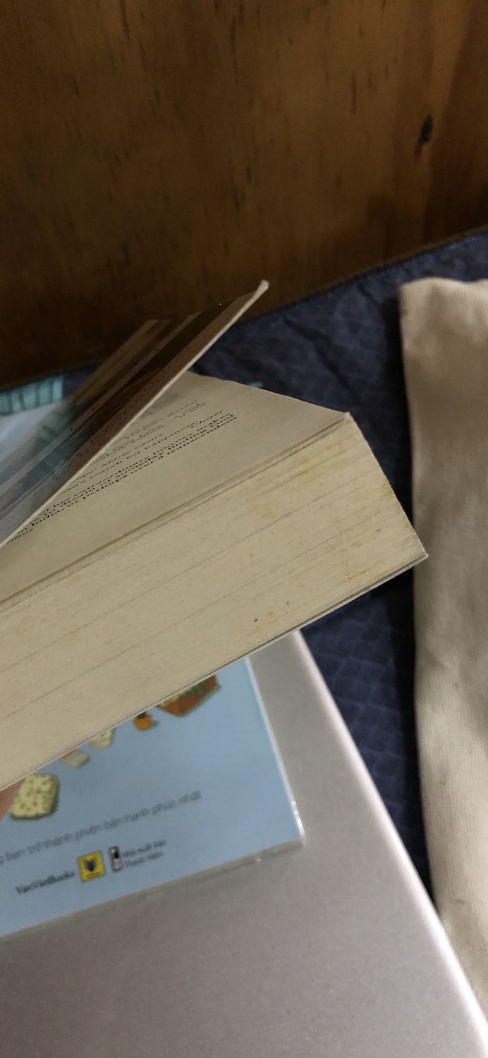 Mình phải nói là lần này quá tệ!!!
Thứ nhất, hơn 1 tháng trời mới nhận được hàng, mà shipper lại kém thân thiện
Thứ hai, sách mới như sách cũ, cầm nhẹ tay, chất lượng giấy, bìa đều tệ, có nhiều vết bẩn, nhìn cũ kĩ thật sự. 
Thứ 3, kích thước sách nhỏ hơn dự đoán của mình
Mọi người có ý định mua hãy cân nhắc thật kĩ nhé!