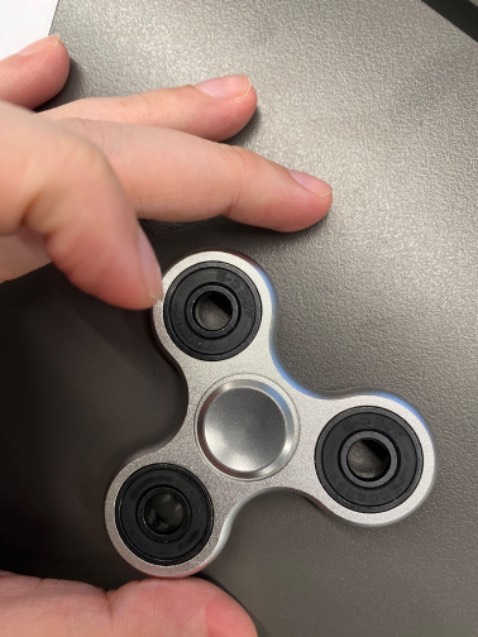 Sản phẩm đẹp, phải chỉnh tay 1 chút nhưng thao tác cũng dễ dàng, quay lâu tầm 2 phút