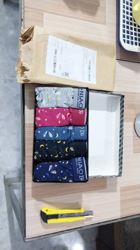 Shop giao đúng hàng mẫu shop đăng , đúng số lượng , đúng size , shop đóng gói kỹ . Chất liệu vải phù hợp với giá tiền này. Cảm ơn shop , tui cho shop 5 sao .