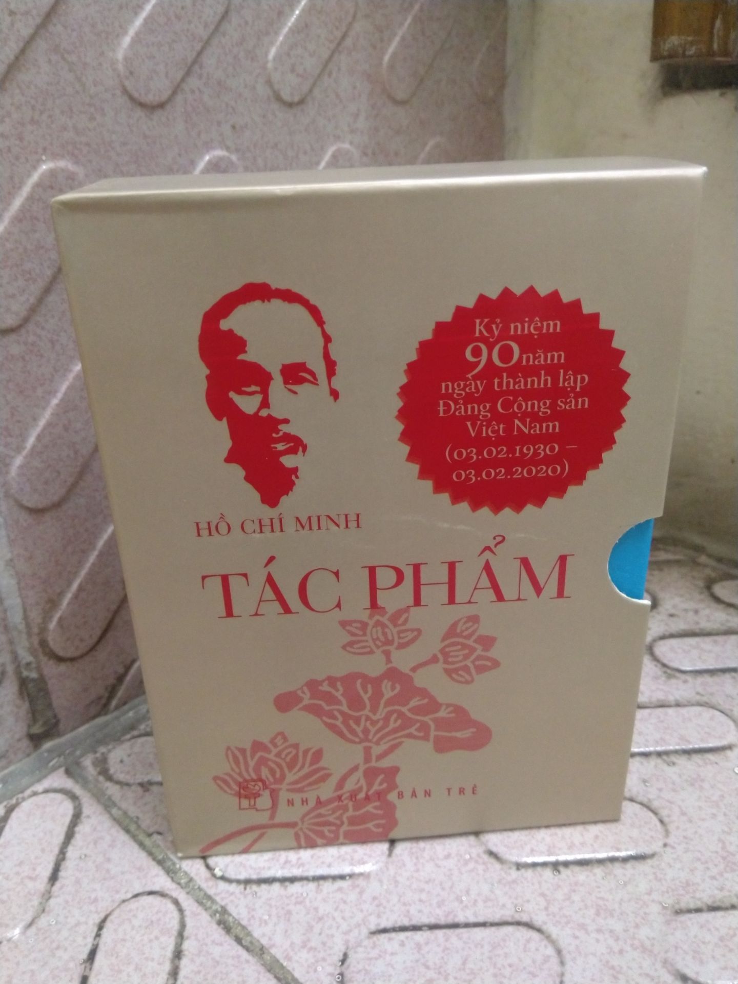 Bộ sách rất hay của Chủ tịch Hồ Chí Minh. Bộ sách đẹp, in tốt, kích thước nhỏ gọn, vừa lòng bàn tay. Tiki giao hàng nhanh chóng, đóng gói sản phẩm cẩn thận.