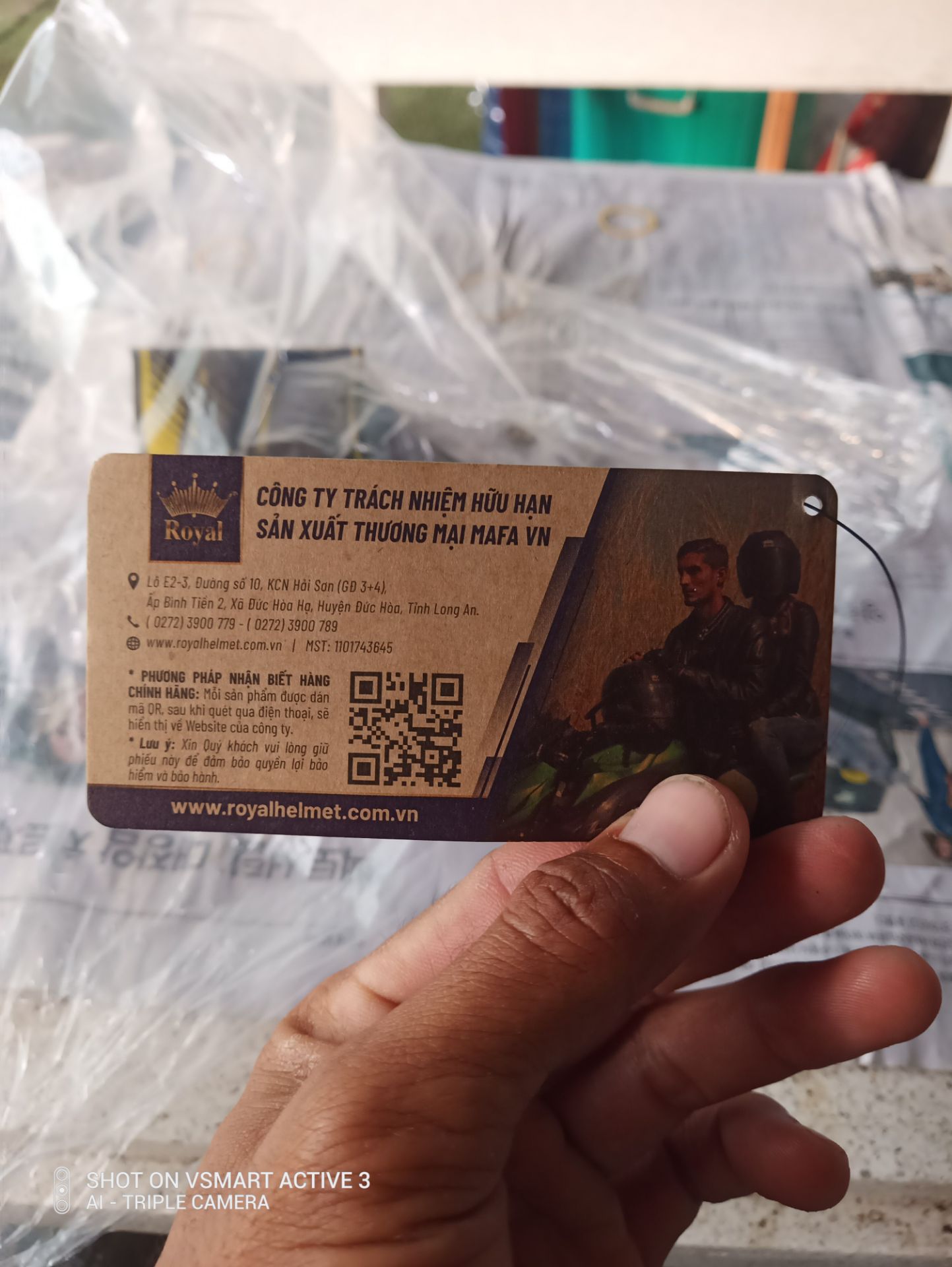 Giao hàng nhanh hơn dự kiến, nón chắc chắn, tầm giá này thì quá tốt rồi, đóng gói kĩ càng, có đầy đủ tem phiếu bảo hành, sẽ ủng hộ shop thêm.